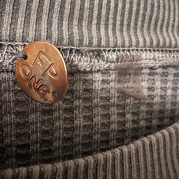 Free People One Stylish Gray Waffle Knit shirt - Picture 2 of 6